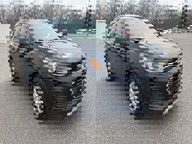 Used 2021 Chevrolet Trax LT w/ Premium Seat Package image 3