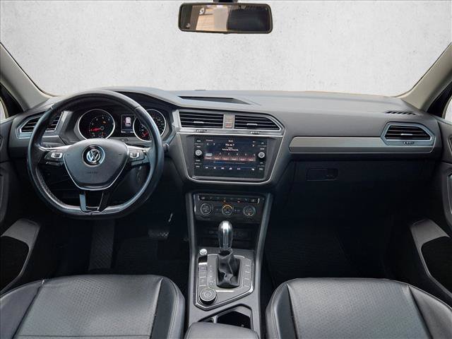 Used 2018 Volkswagen Tiguan SEL AWD/4WD image 16