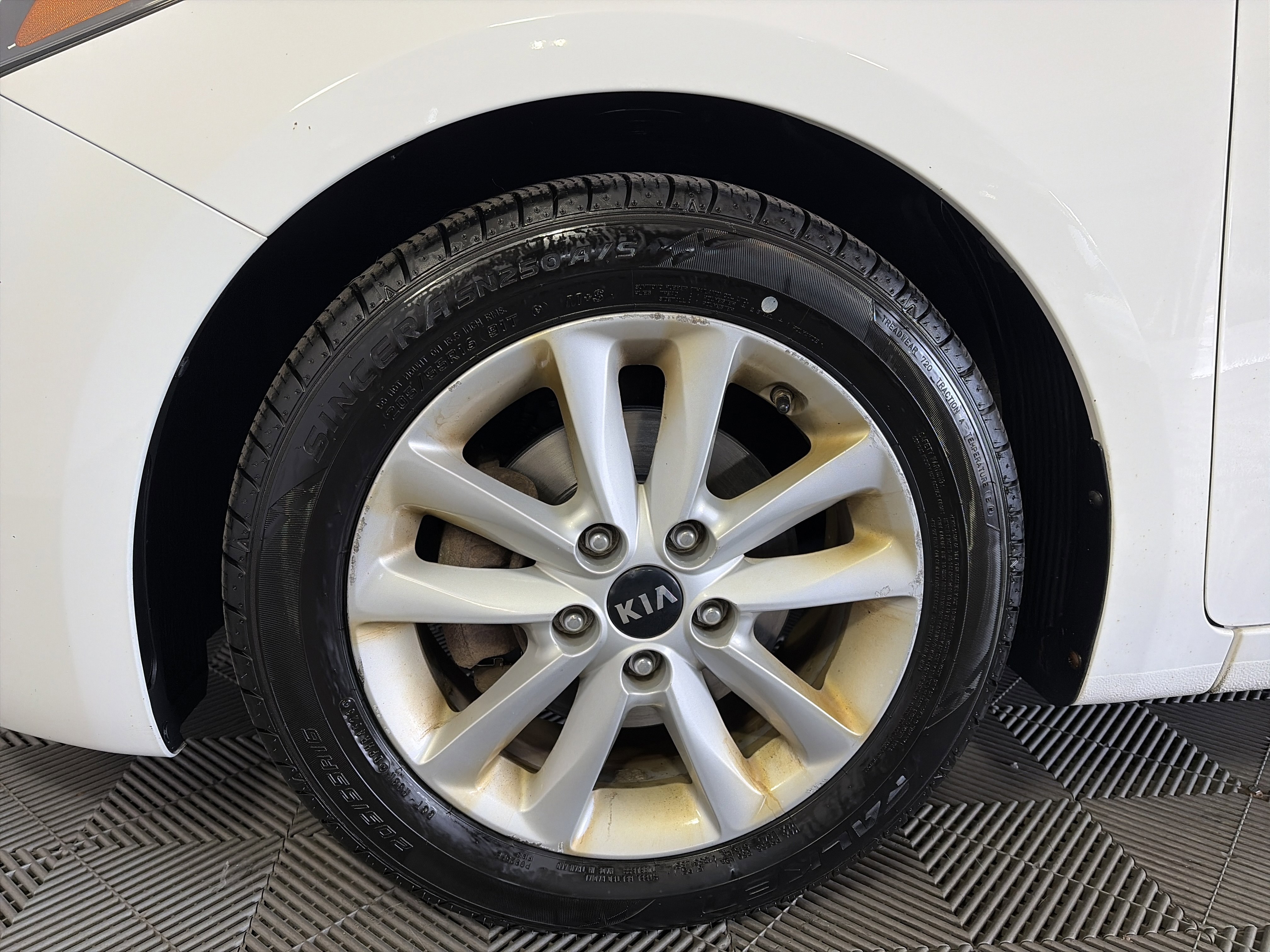 Used 2017 Kia Forte S image 11