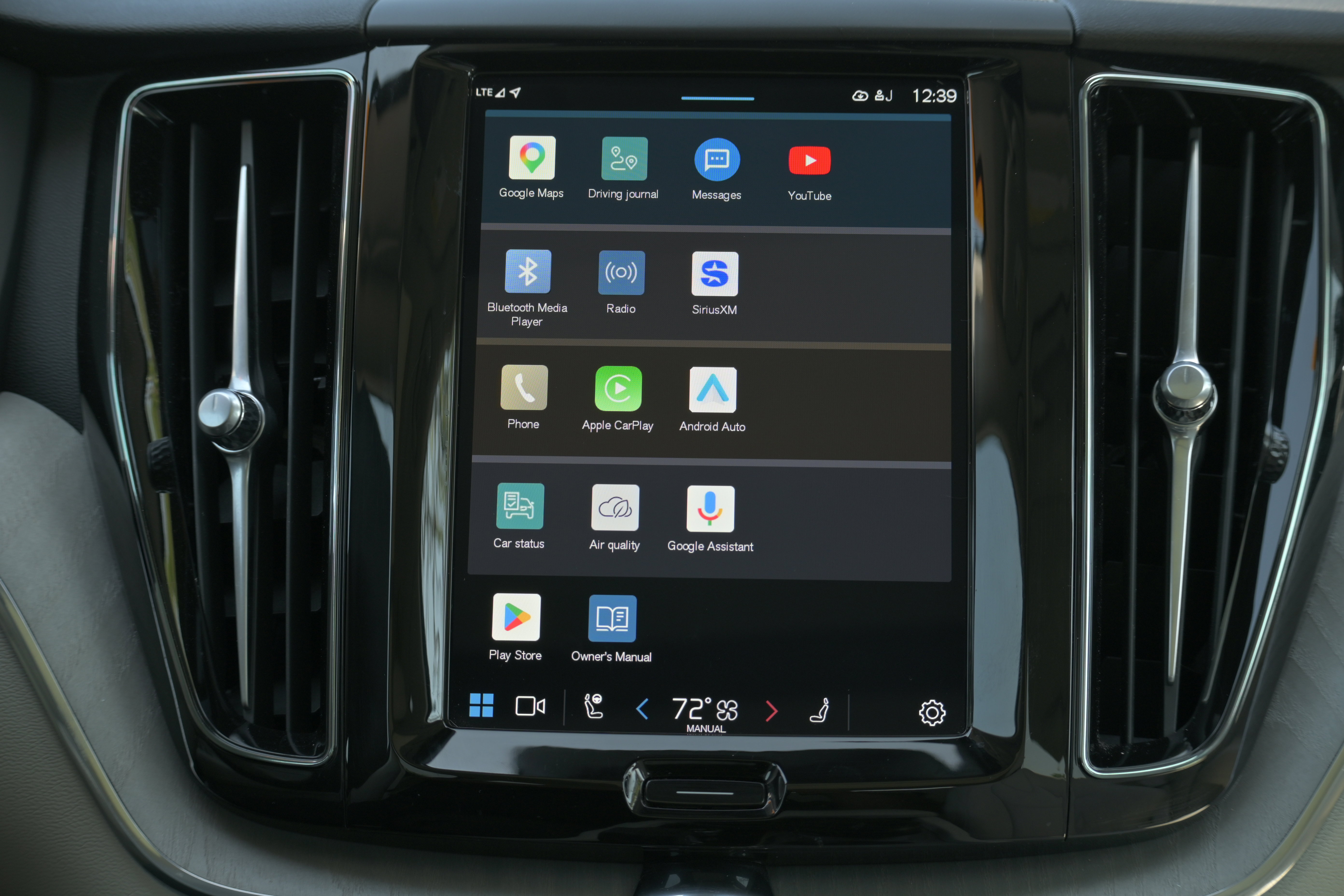 Used 2024 Volvo XC60 B5 Plus w/ Protection Package Premier image 13