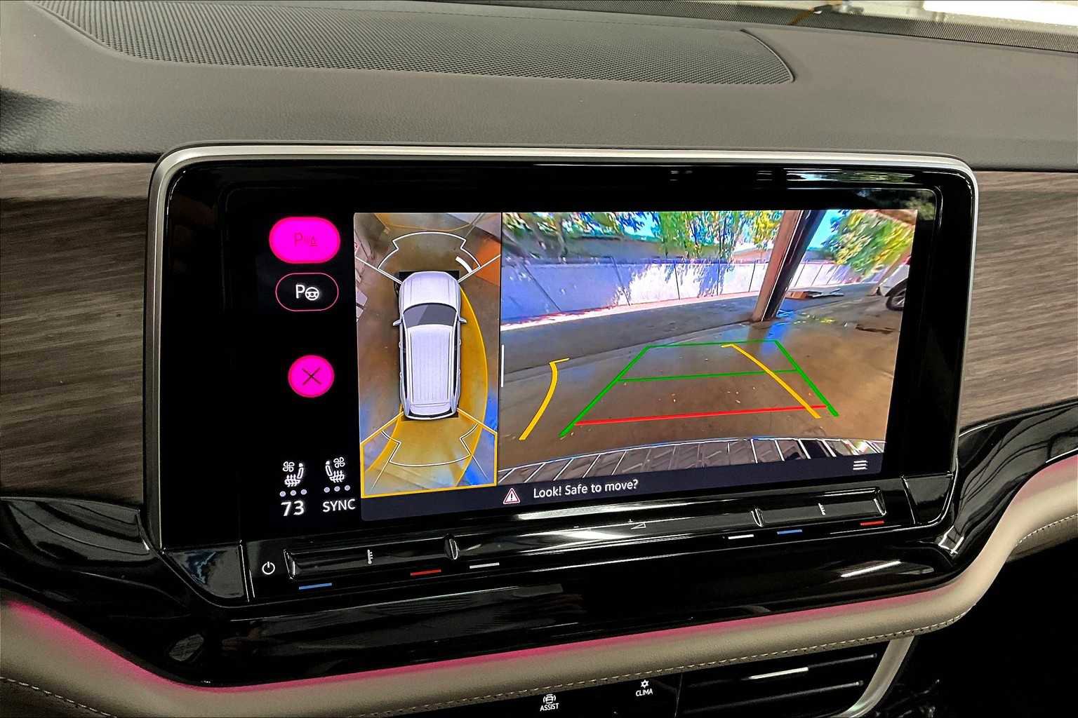 Used 2025 Volkswagen Atlas SEL Premium R-Line image 24