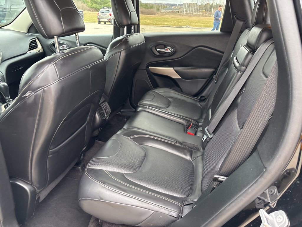 Used 2018 Jeep Cherokee Limited w/ Luxury Group image 18