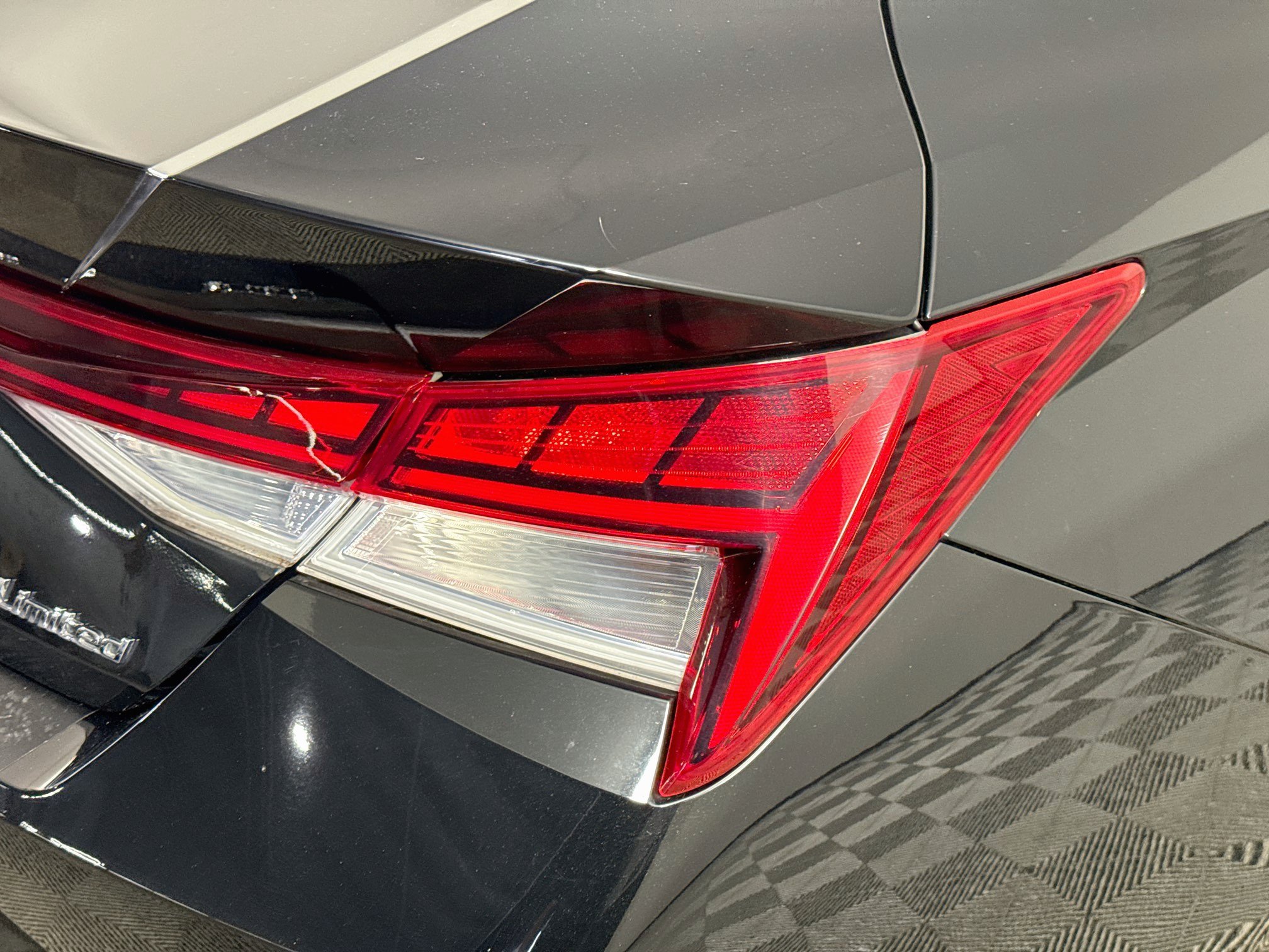 Used 2021 Hyundai Elantra Limited FWD image 34