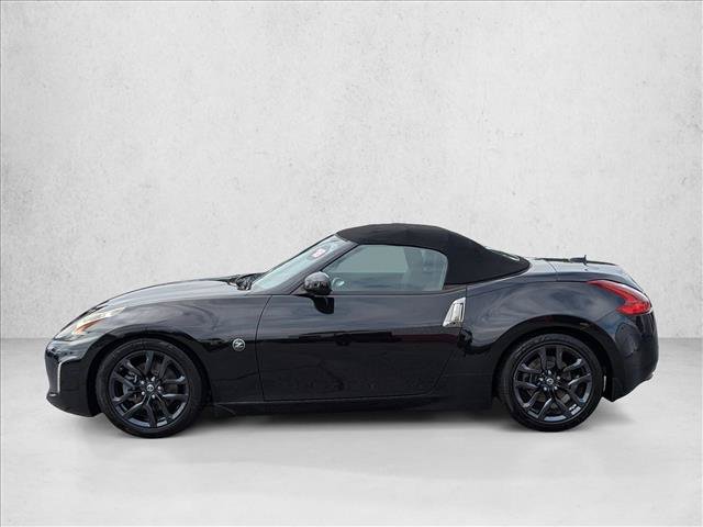 Used 2018 Nissan 370Z Touring RWD image 8