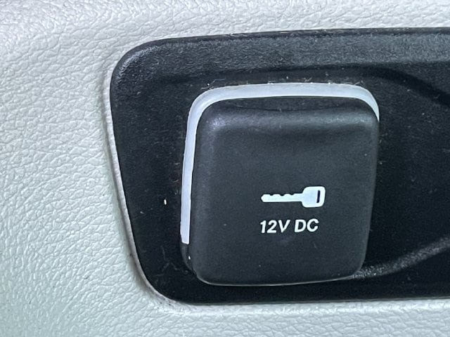 Used 2024 Chrysler Pacifica Touring-L FWD image 20