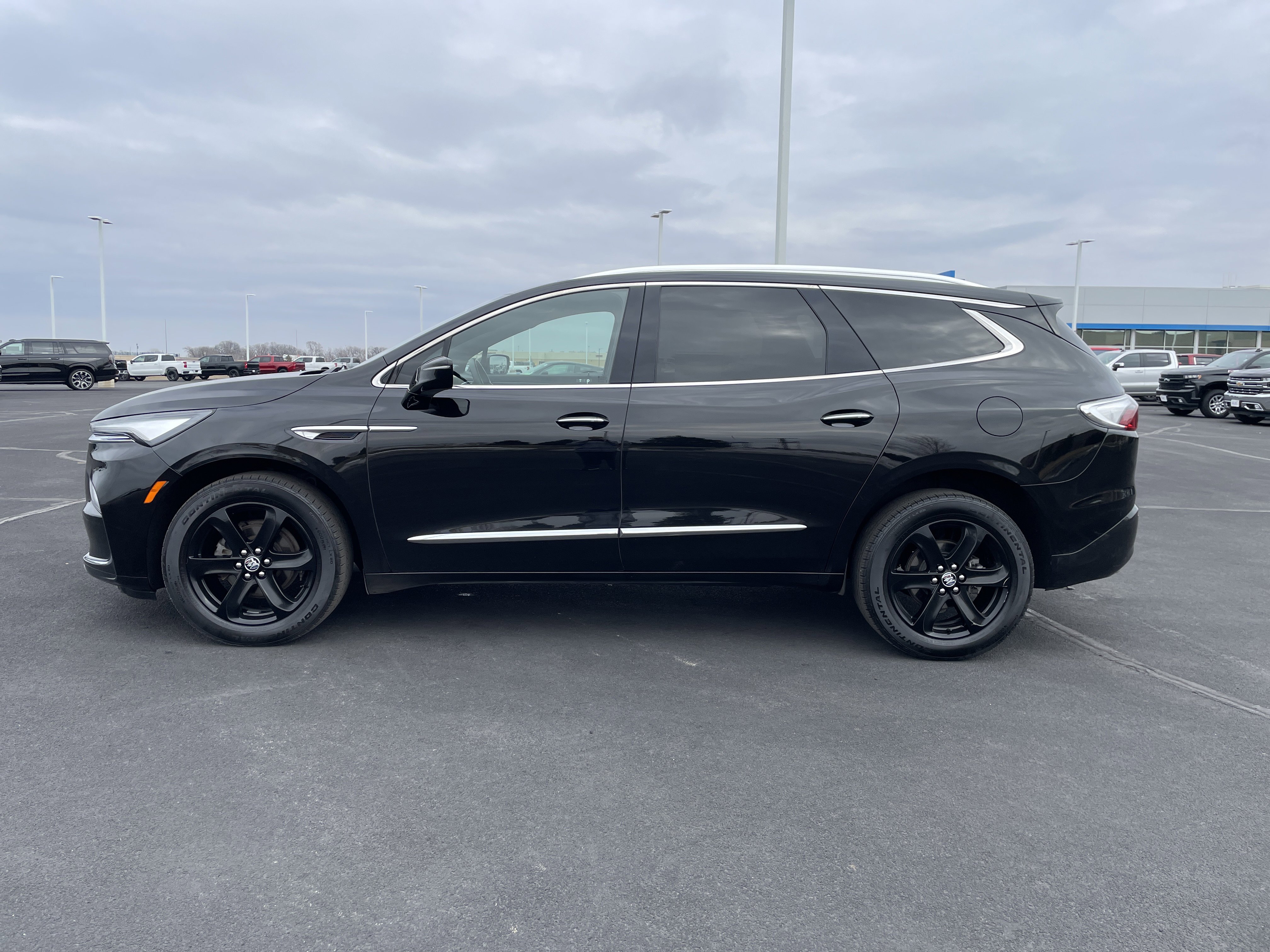 Used 2023 Buick Enclave Essence w/ Experience Buick Package image 2