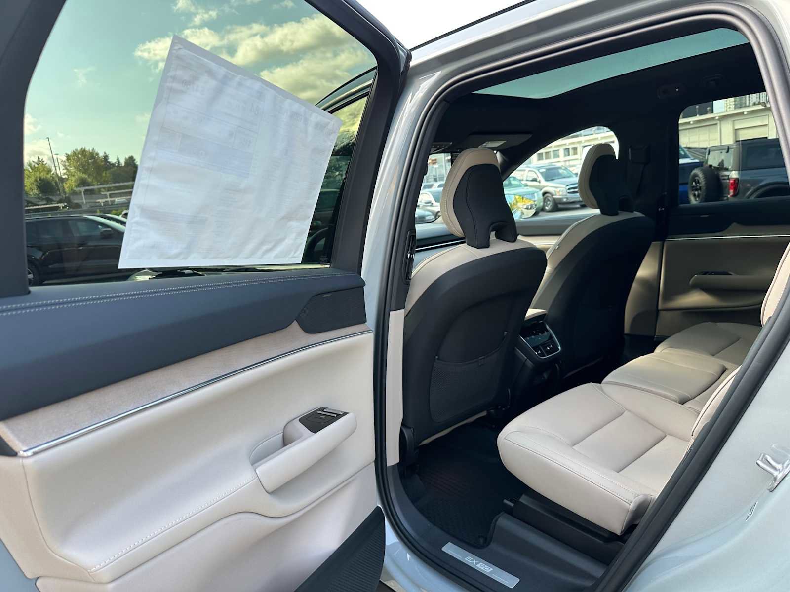 New 2025 Volvo EX90 Plus image 16