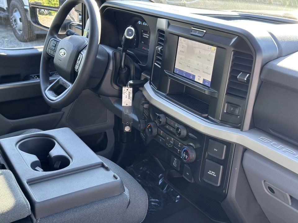 New 2025 Ford F250 XLT w/ FX4 Off-Road Package image 12