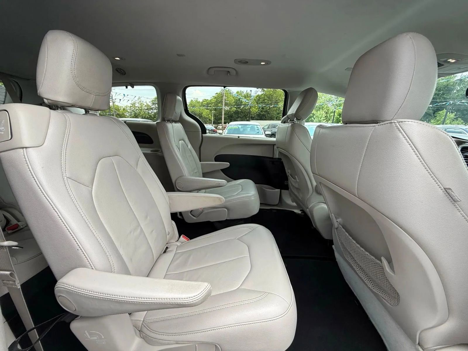 Used 2017 Chrysler Pacifica Touring-L w/ Tire & Wheel Group image 56