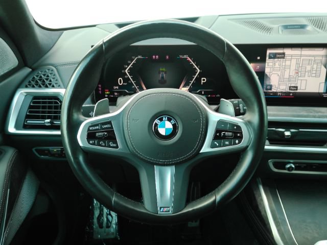 Used 2023 BMW X7 xDrive40i w/ M Sport Package AWD/4WD image 3