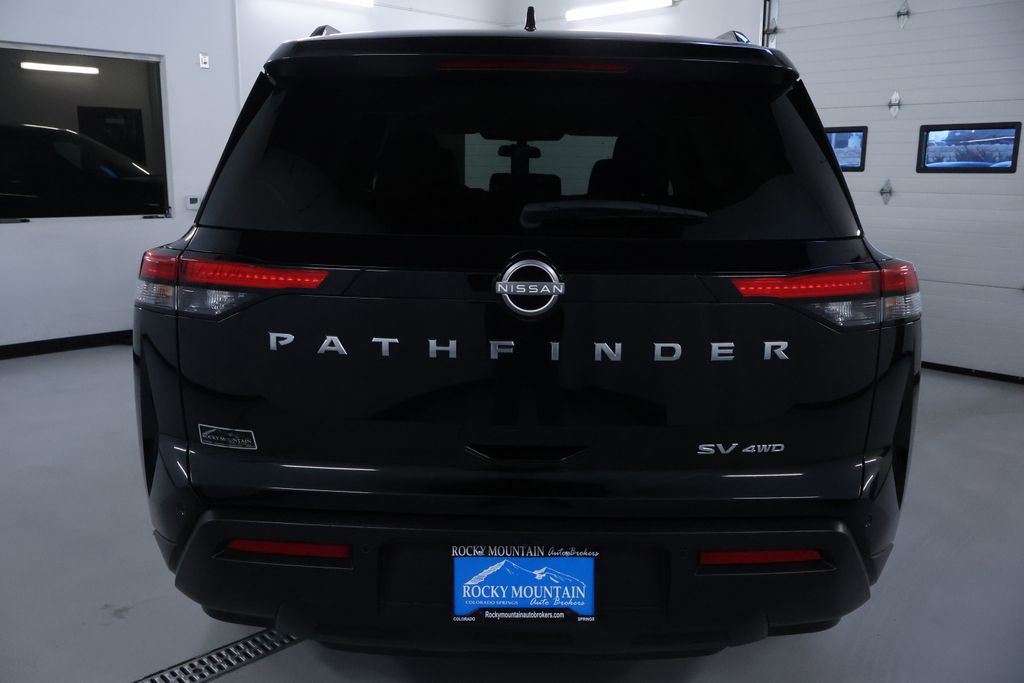 Used 2024 Nissan Pathfinder SV image 6