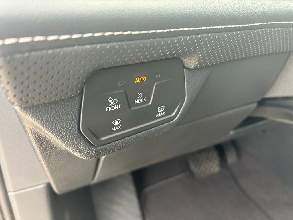 Certified 2024 Volkswagen Atlas Cross Sport SE image 55