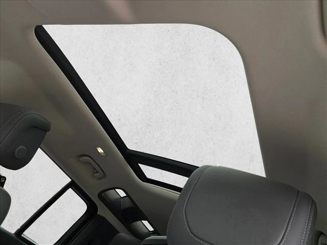 Used 2024 Land Rover Defender 110 X-Dynamic SE image 17