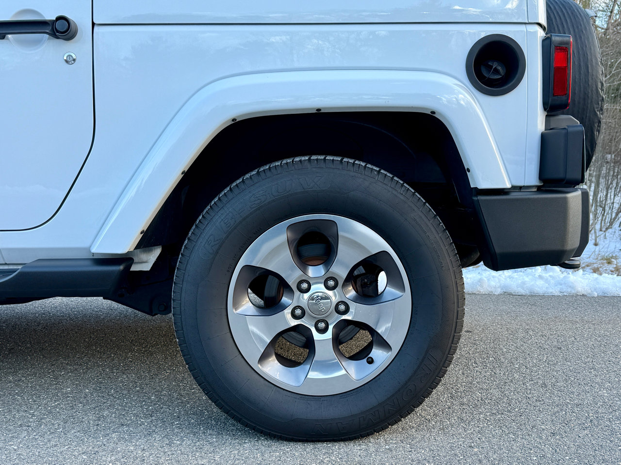 Used 2018 Jeep Wrangler Sahara w/ Connectivity Group image 9