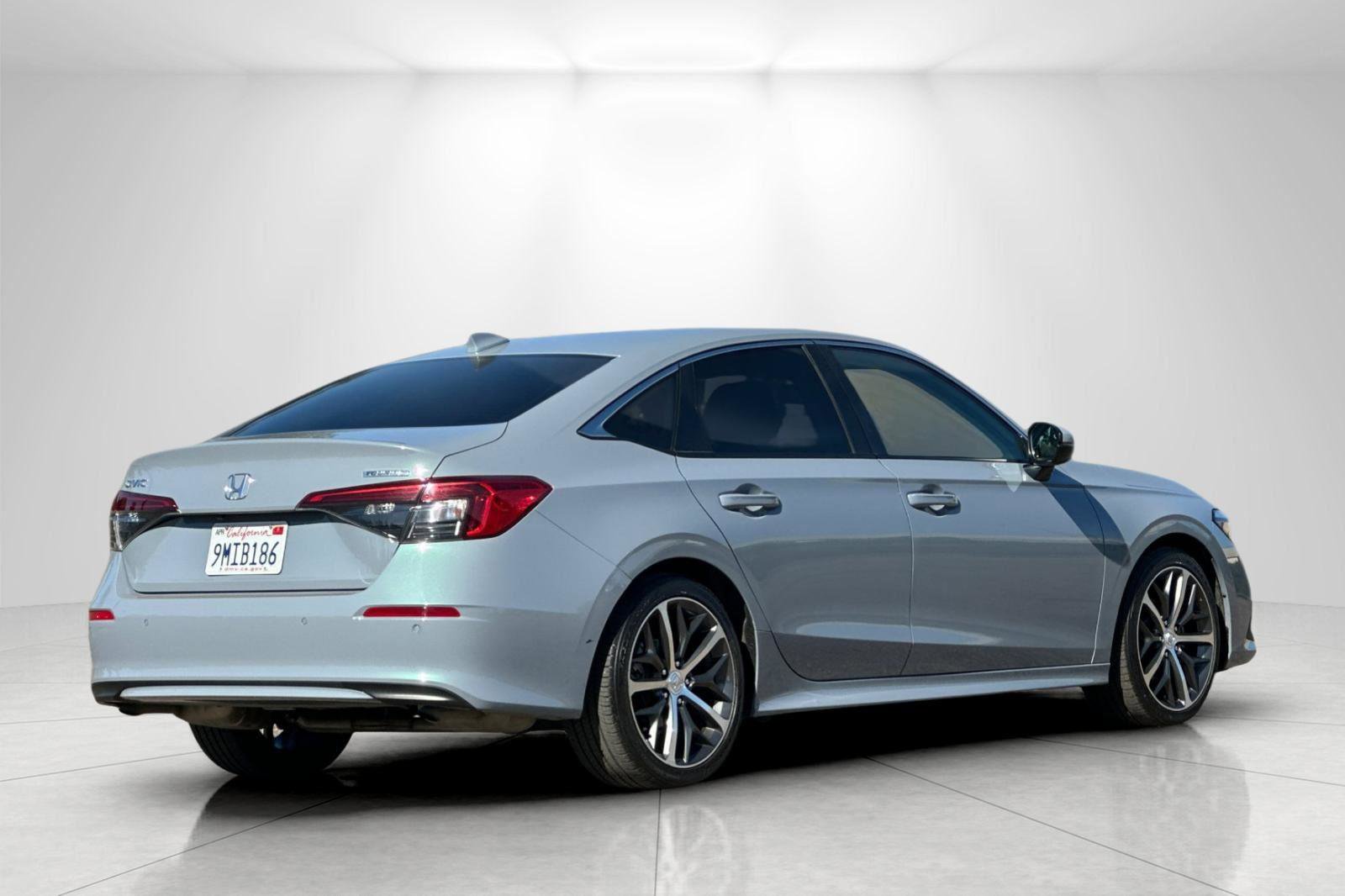 Used 2024 Honda Civic Touring image 3