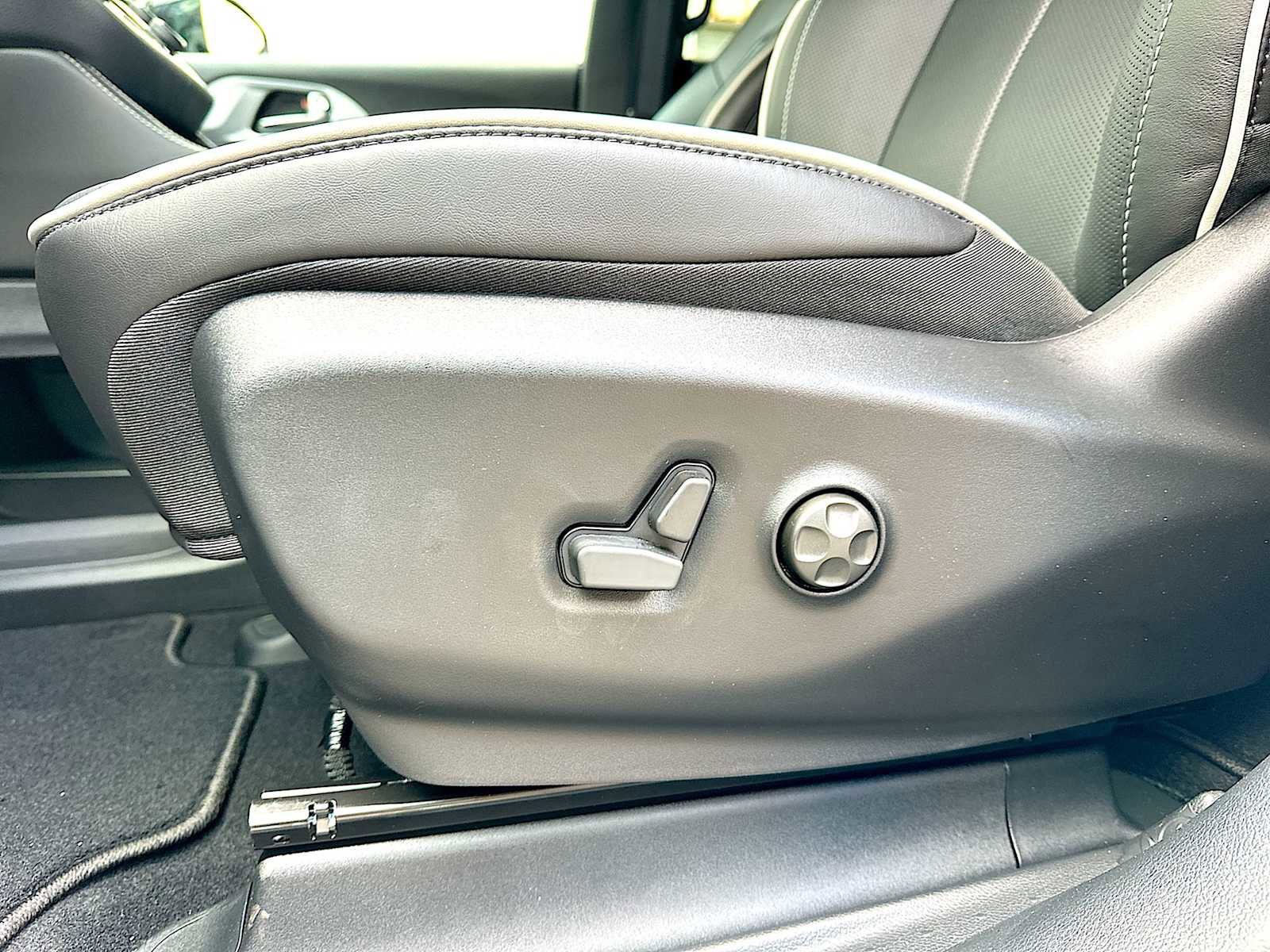 New 2026 Chrysler Pacifica Limited w/ Trailer Tow Group image 14