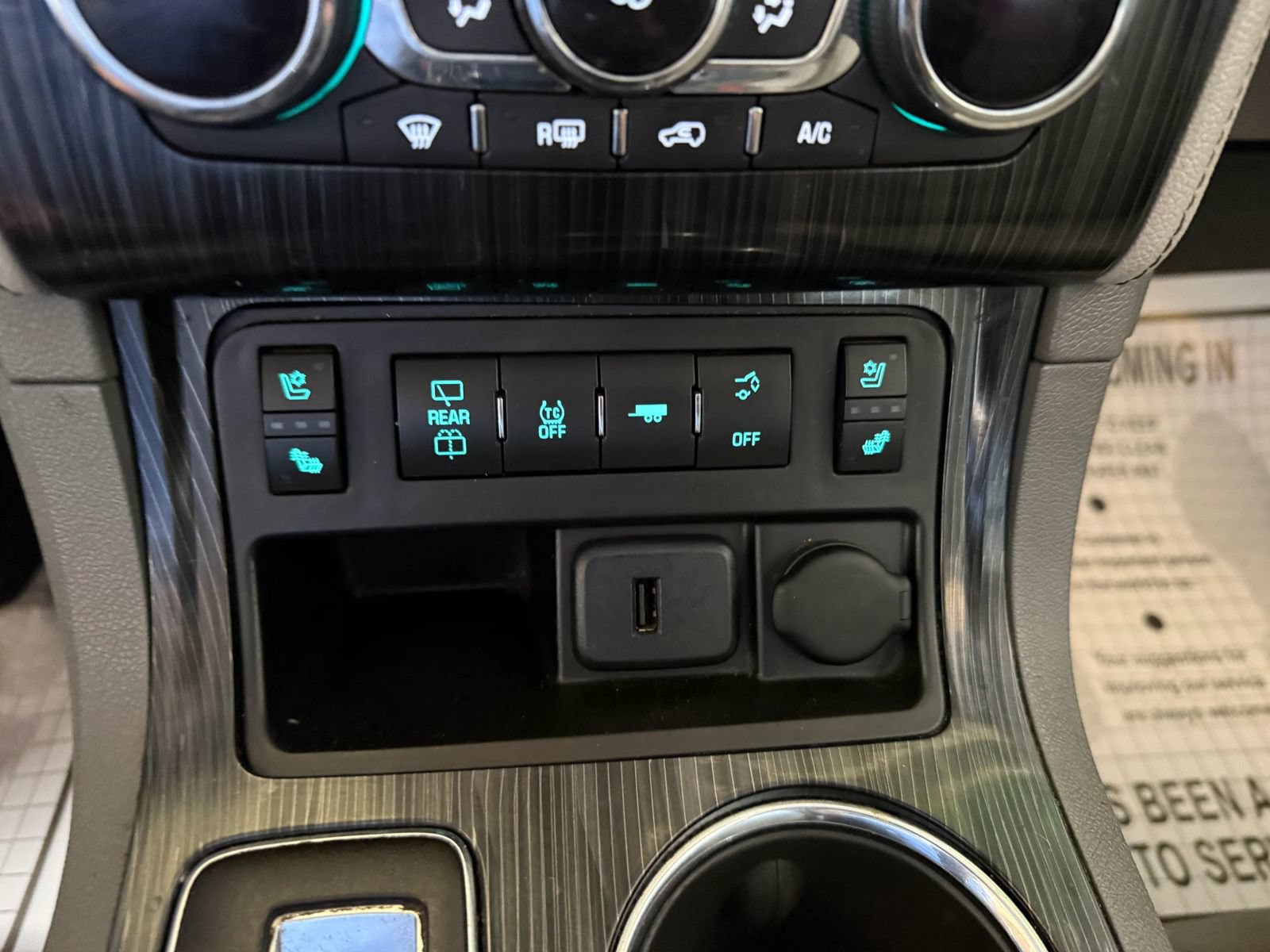 Used 2015 Chevrolet Traverse LTZ FWD image 18