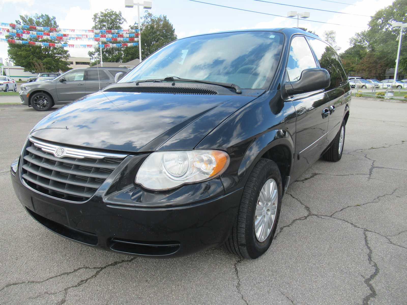 Used 2007 Chrysler Town & Country LX w/ Popular Equipment Group II