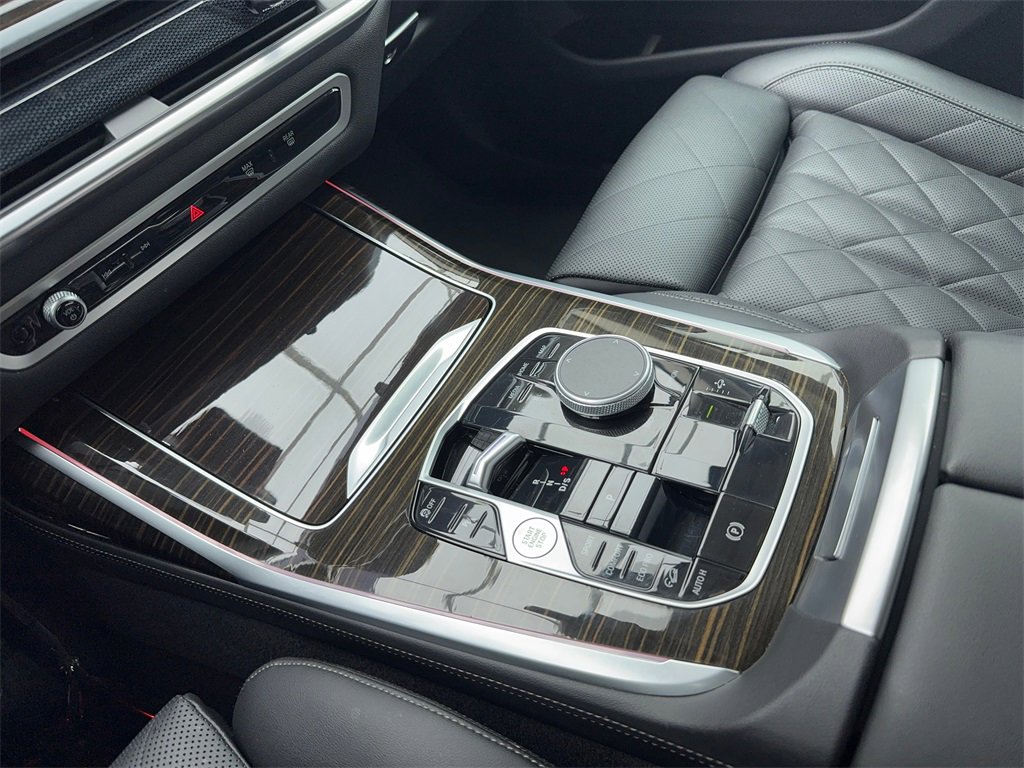 Used 2024 BMW X7 xDrive40i image 32
