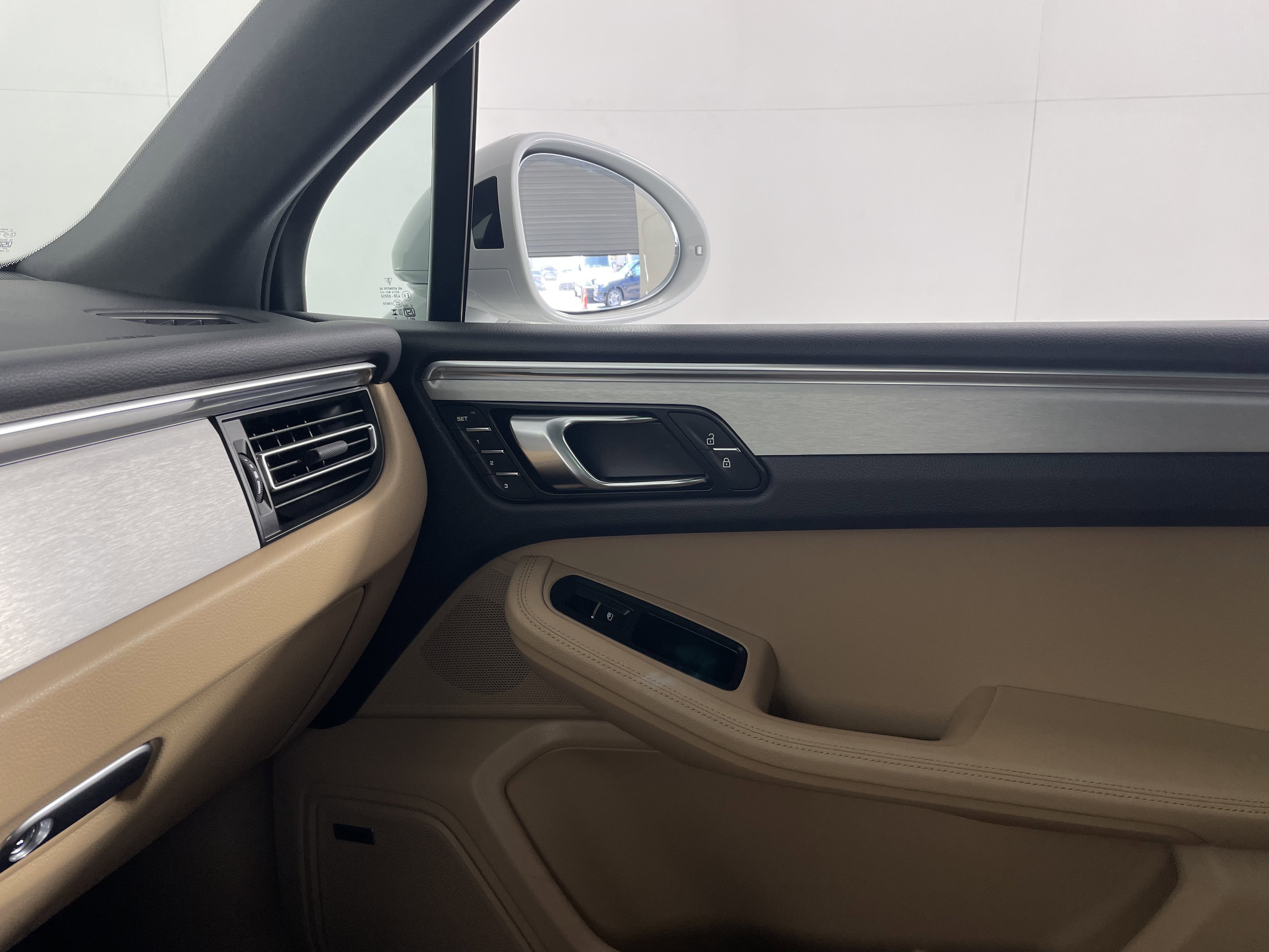 Certified 2026 Porsche Macan image 14