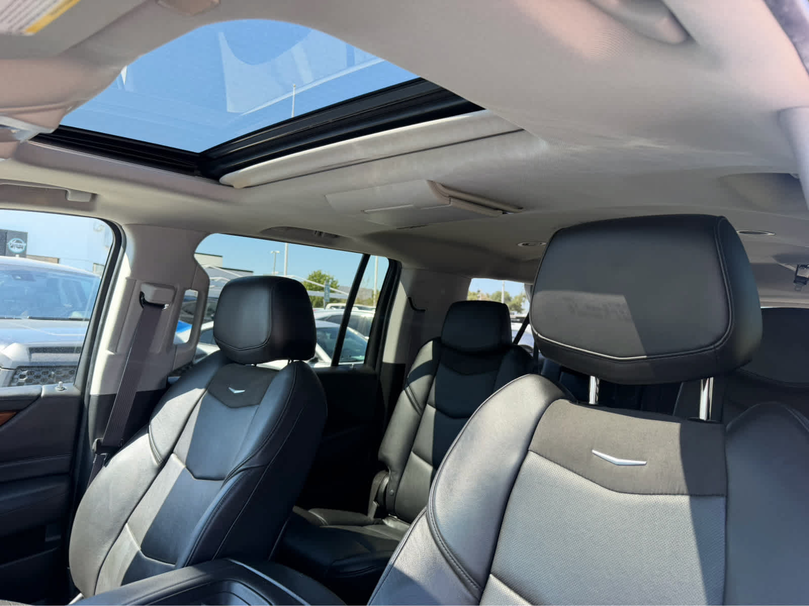 Used 2017 Cadillac Escalade ESV Luxury AWD/4WD image 19
