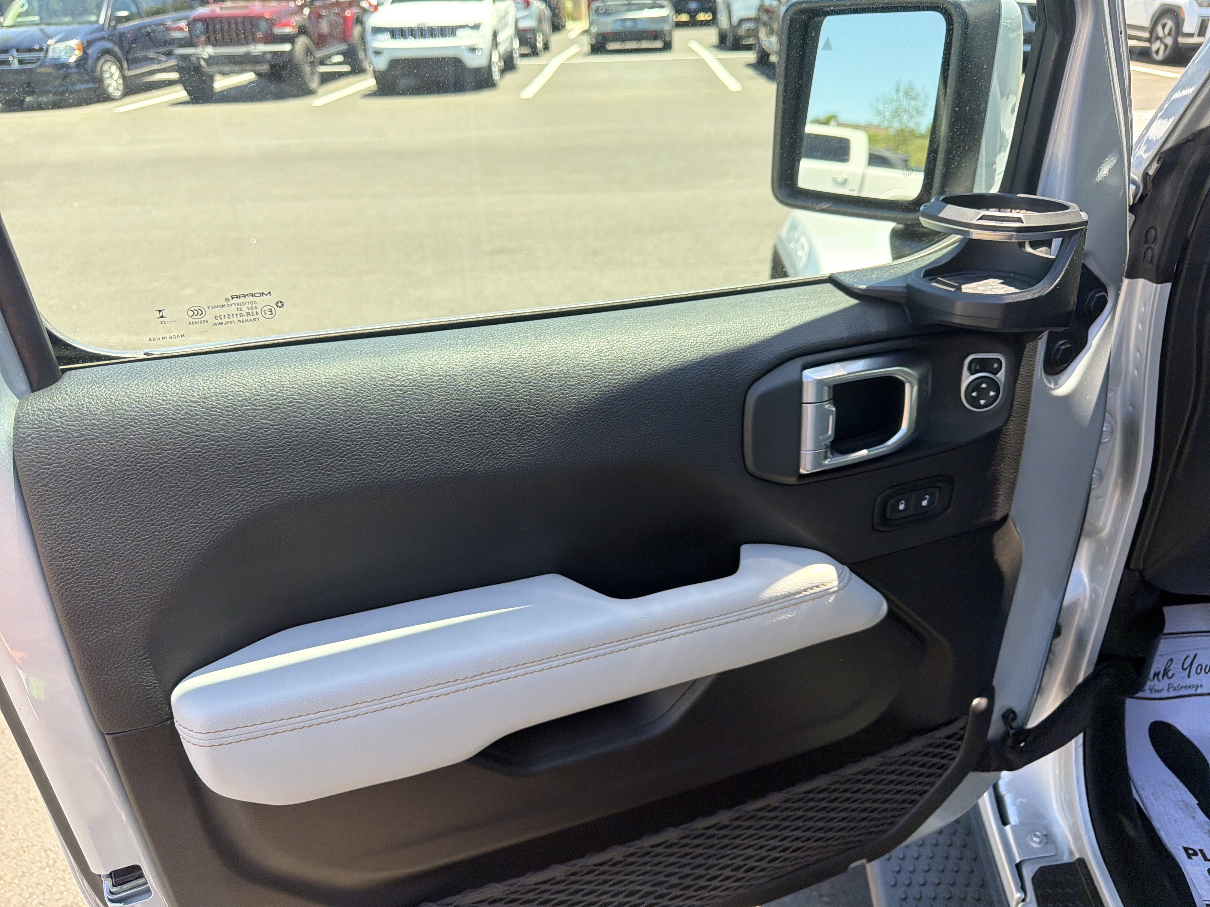 Used 2023 Jeep Wrangler Unlimited Sahara AWD/4WD image 34