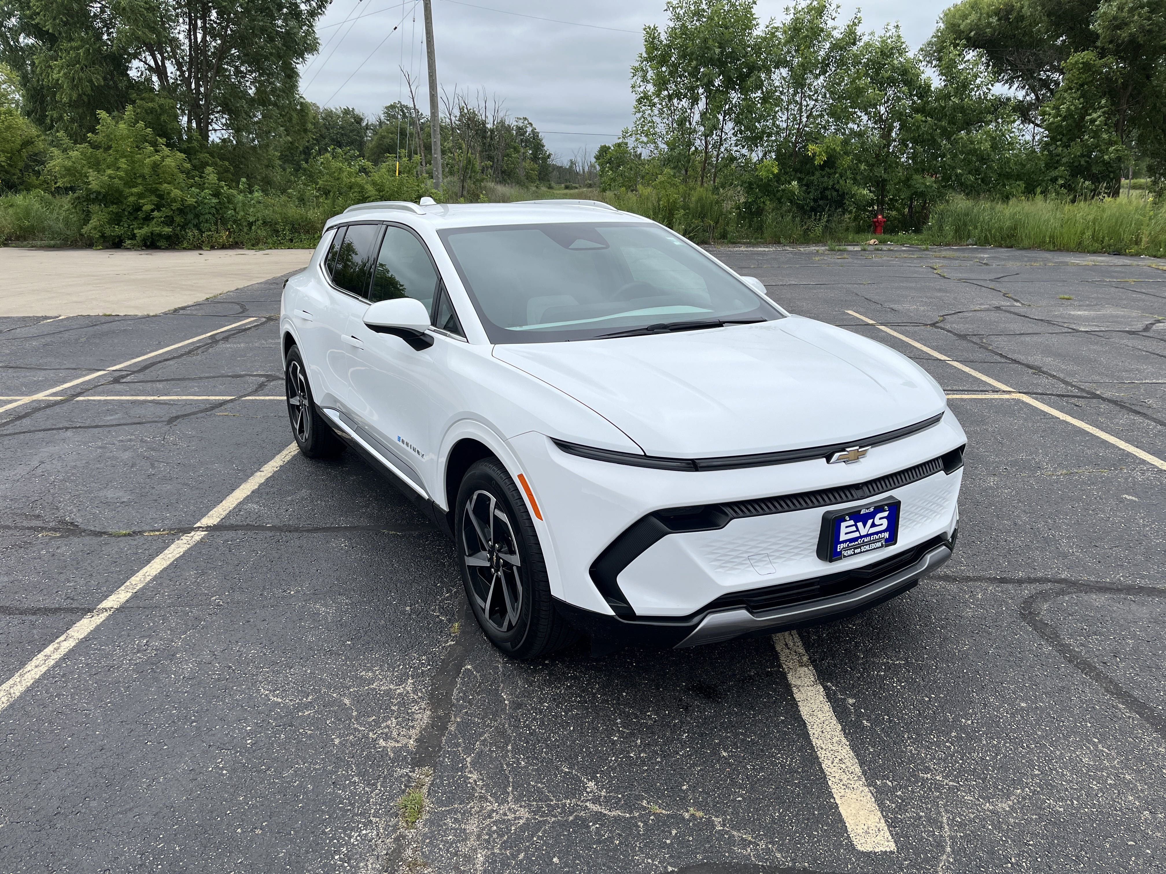 Used 2025 Chevrolet Equinox EV LT w/ Convenience Package image 8