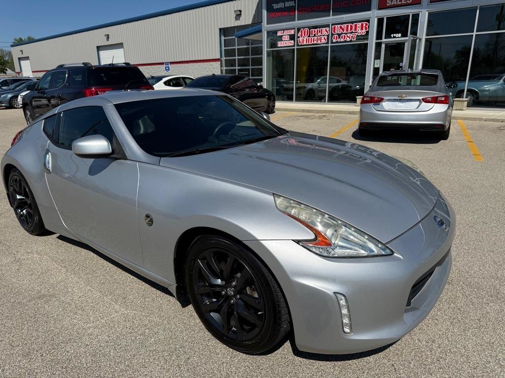 Used 2015 Nissan 370Z Coupe RWD image 2