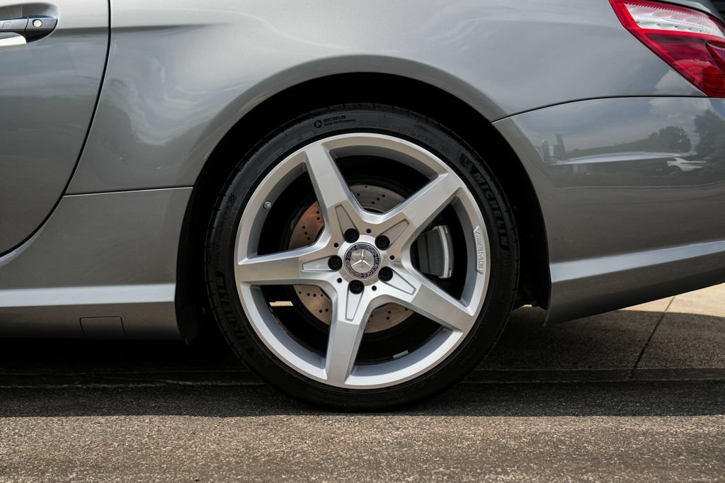 Used 2013 Mercedes-Benz SL 550 image 13