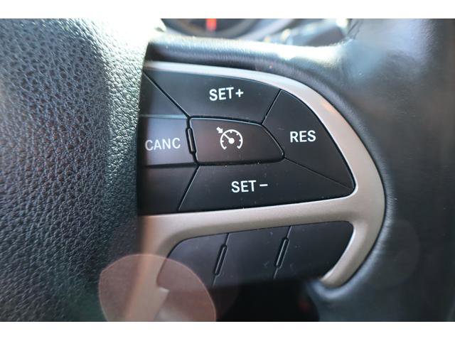 Used 2016 Jeep Cherokee Latitude w/ Cold Weather Group image 13