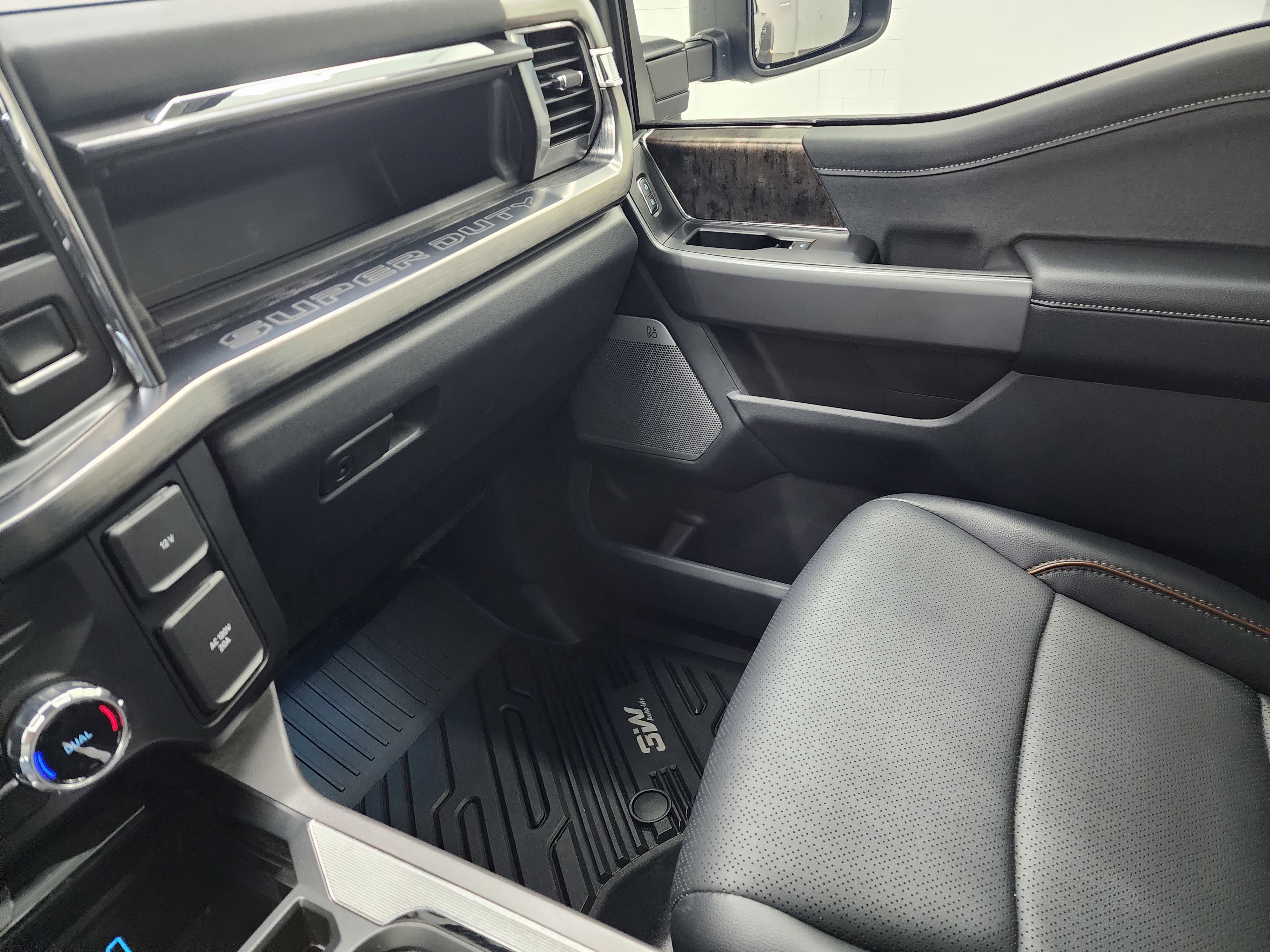 Used 2025 Ford F350 Lariat w/ Lariat Ultimate Package image 12