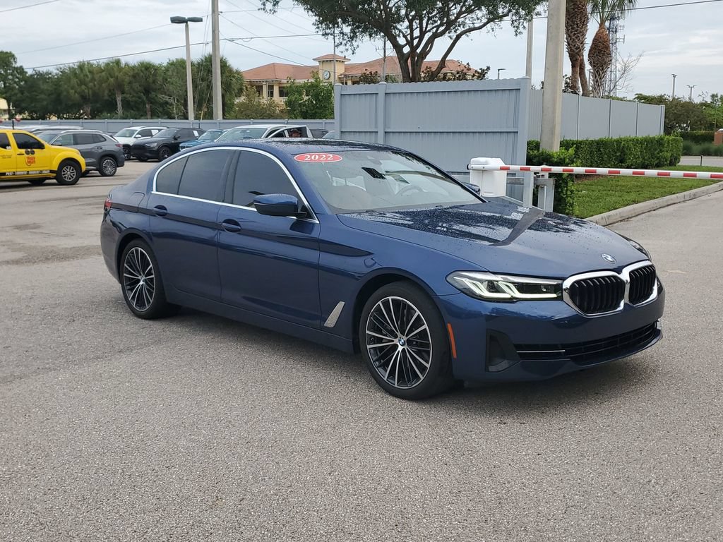 Used 2022 BMW 540i w/ Convenience Package RWD image 2