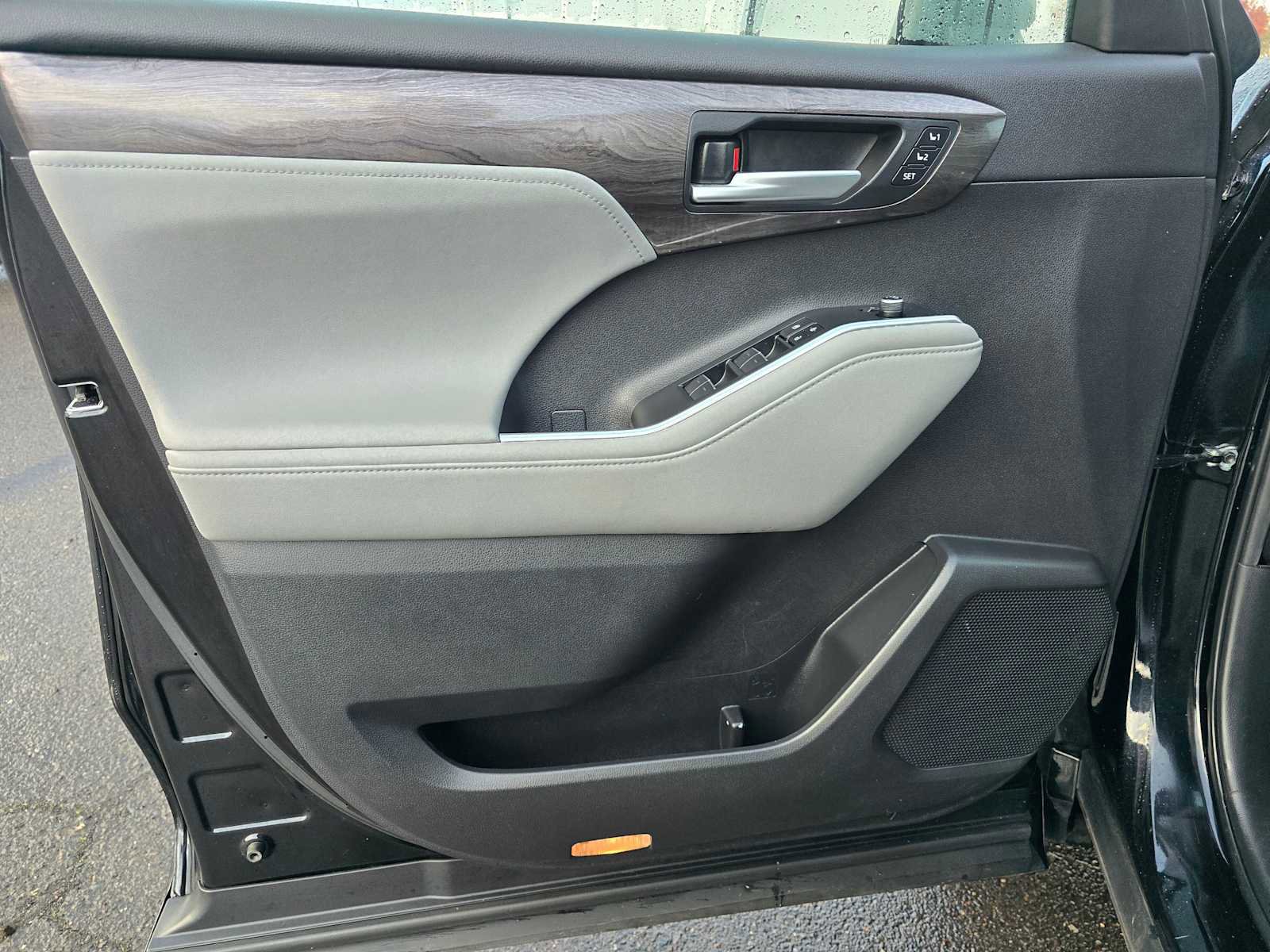 Used 2024 Toyota Highlander Platinum image 22