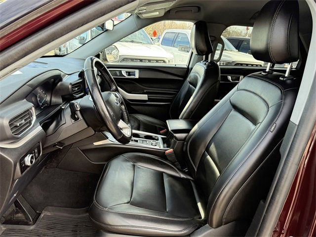 Certified 2022 Ford Explorer XLT w/ Equipment Group 202A image 6