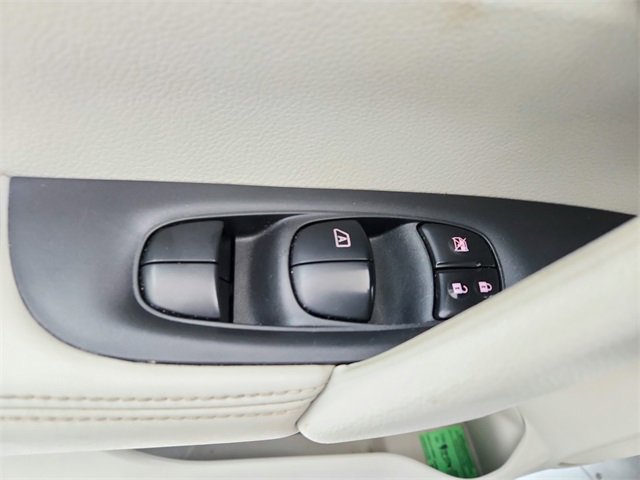 Used 2018 Nissan Rogue Sport SL image 29