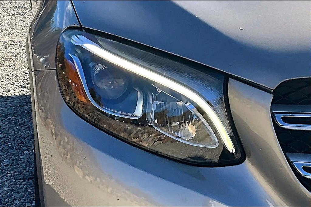 Used 2019 Mercedes-Benz GLC 300 4MATIC w/ Multimedia Package image 27