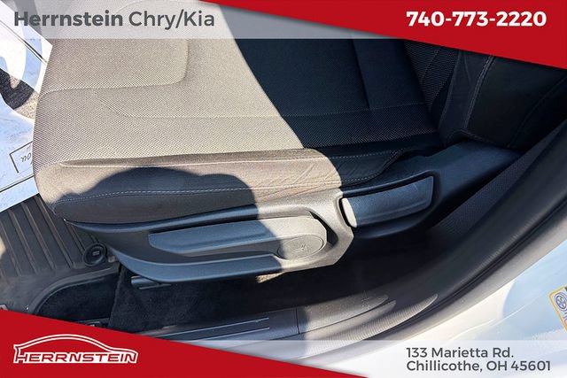 Used 2024 Hyundai Elantra SE FWD image 13