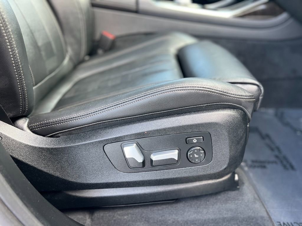 Used 2020 BMW X7 xDrive40i w/ Executive Package image 23