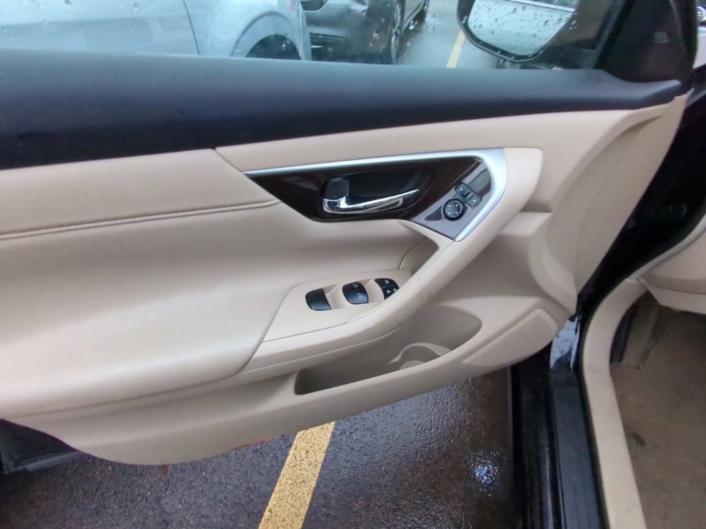 Used 2013 Nissan Altima 3.5 SL w/ Technology Pkg FWD image 8