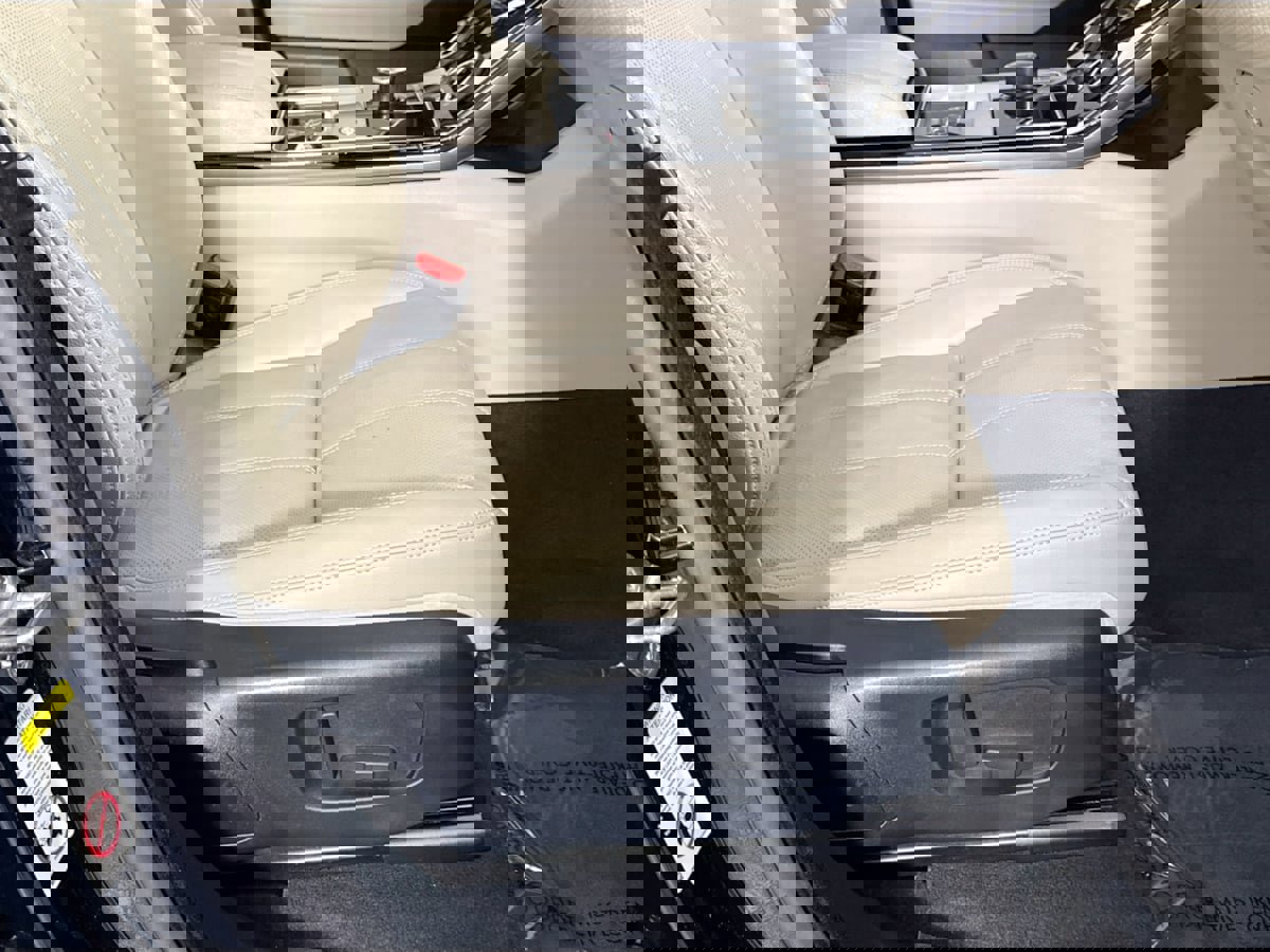 Used 2019 Land Rover Range Rover Velar S image 37