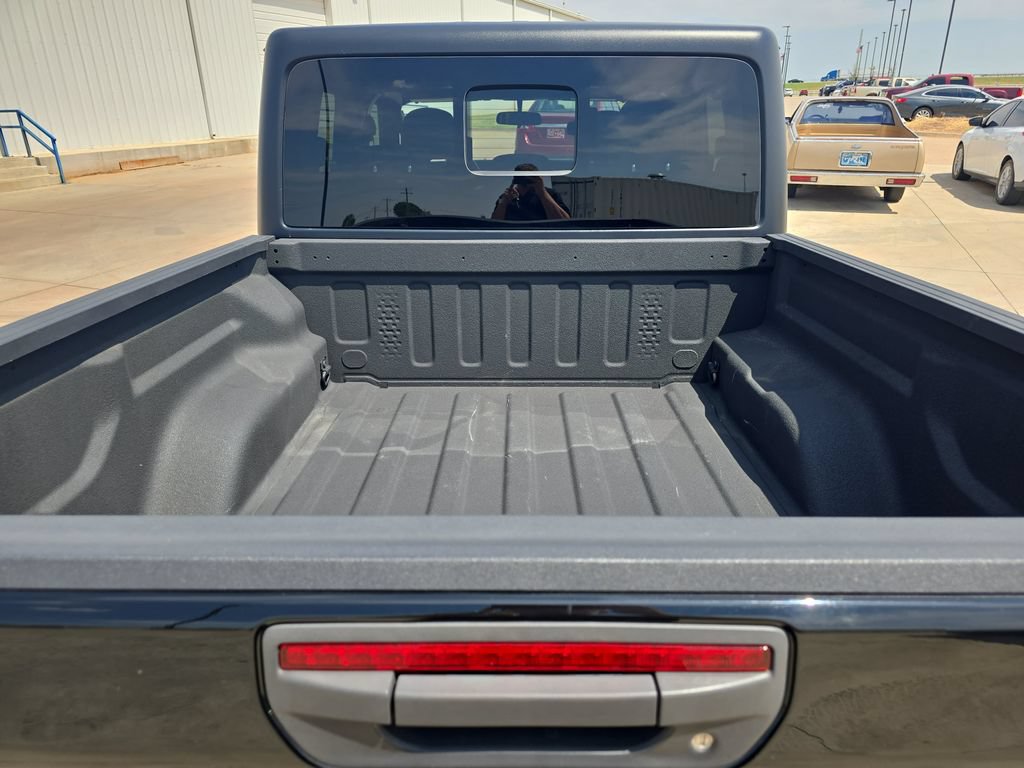 Used 2021 Jeep Gladiator Sport AWD/4WD image 13