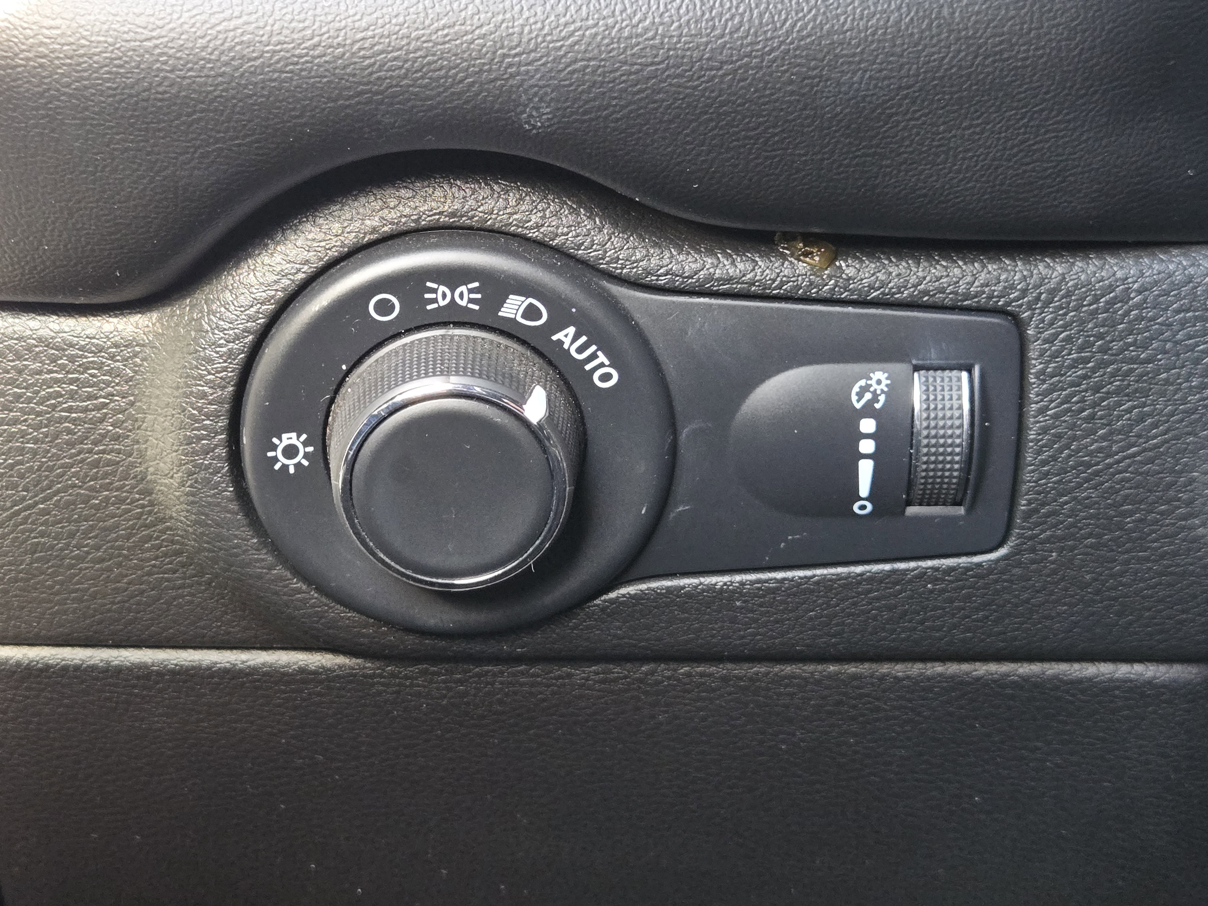 Used 2023 Dodge Durango SXT w/ SXT Blacktop Group image 24