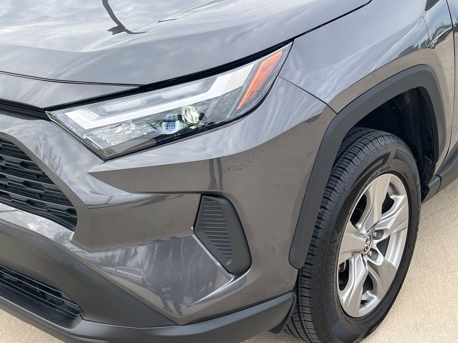 Used 2025 Toyota RAV4 XLE FWD image 4