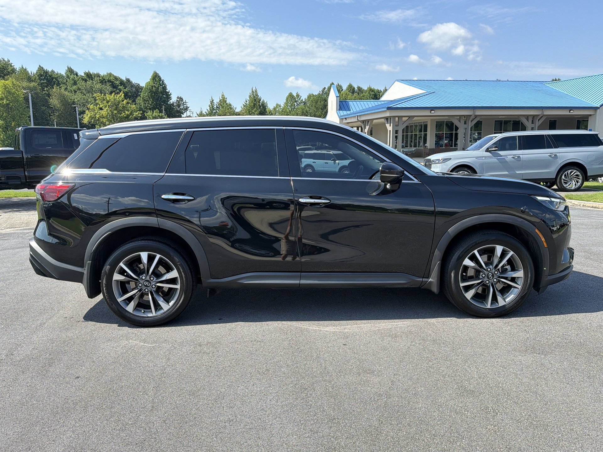 Used 2023 INFINITI QX60 Luxe w/ Cargo Package AWD/4WD image 32