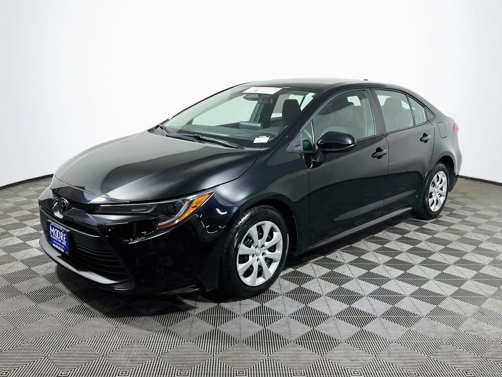 Certified 2025 Toyota Corolla LE FWD image 3