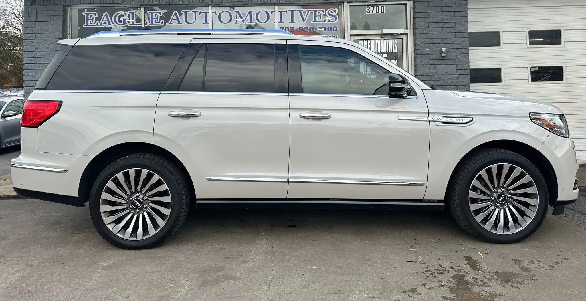 Used 2019 Lincoln Navigator Reserve w/ Cargo Package image 2