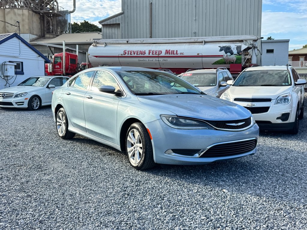 Used 2015 Chrysler 200 Limited FWD image 3