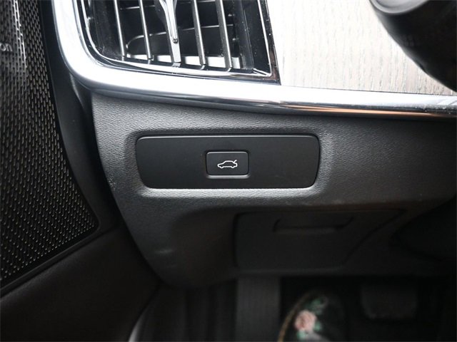 Certified 2024 Volvo V90 B6 Cross Country Plus image 28