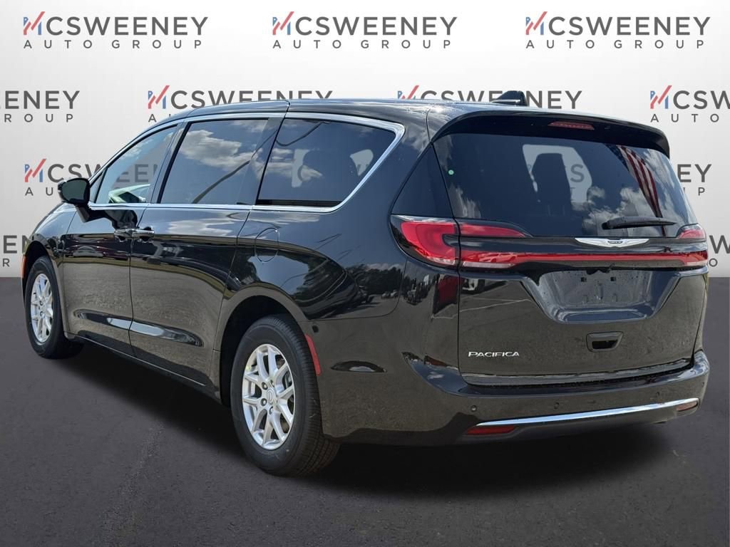 New 2026 Chrysler Pacifica Select image 3