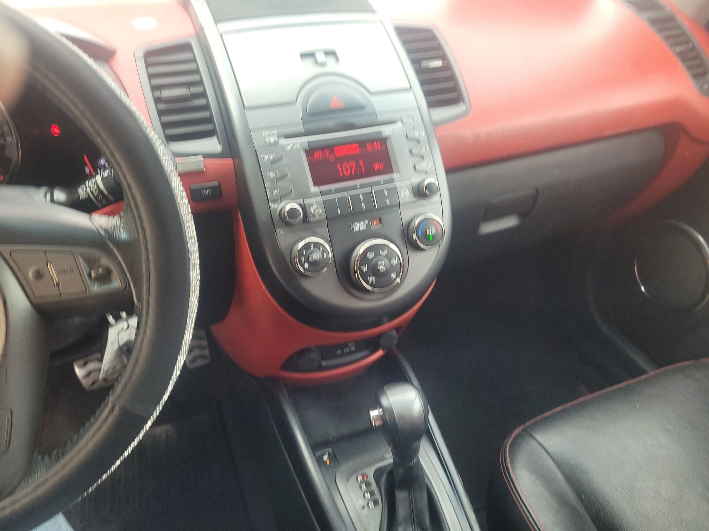 Used 2011 Kia Soul Sport w/ Premium Pkg FWD image 8